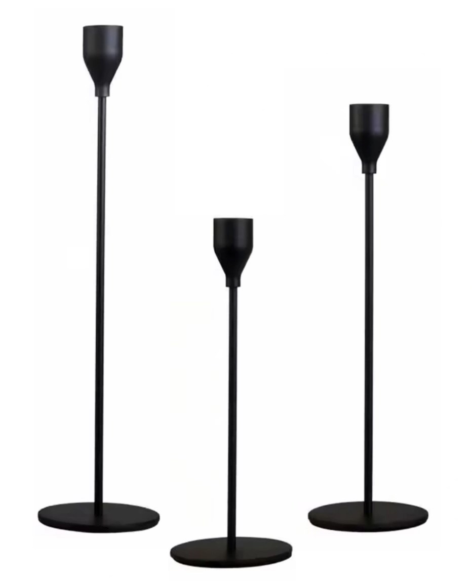 zestaw metalowych świeczników